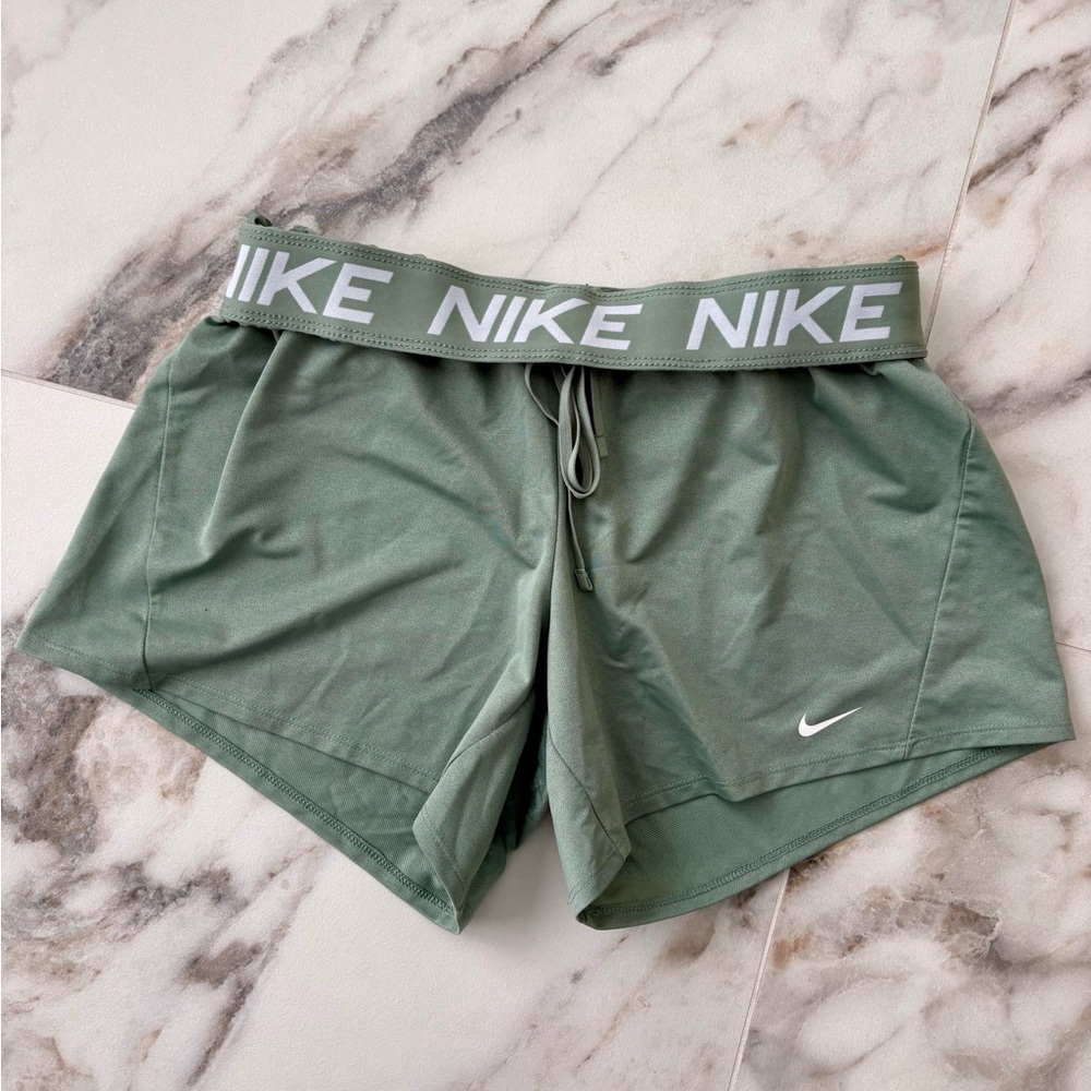 Nike Pro 3” Shorts | Women’s Size M | Green Athletic Running Shorts